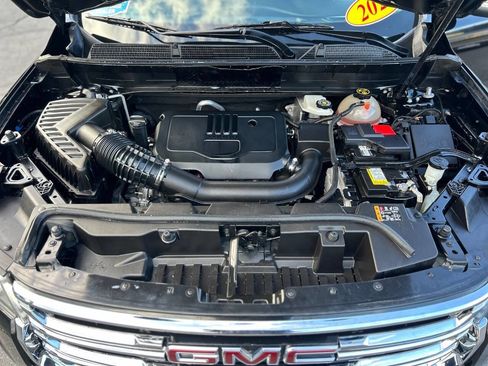 Used 2022 GMC Acadia SLE w/ Driver Convenience Package FWD image 21