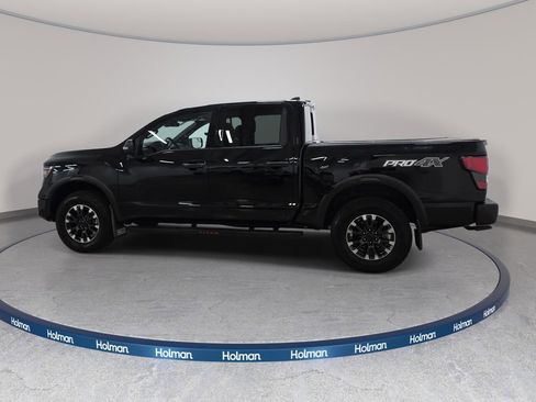 Used 2023 Nissan Titan PRO-4X w/ Pro-4x Convenience Package AWD/4WD image 9