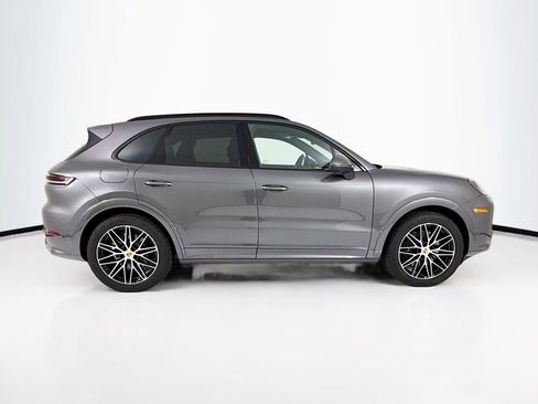 Used 2025 Porsche Cayenne AWD/4WD image 8