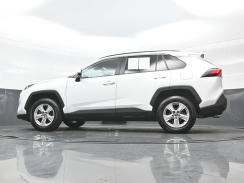 Used 2021 Toyota RAV4 XLE AWD/4WD image 27