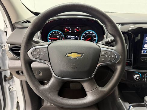 Used 2021 Chevrolet Traverse LS image 20
