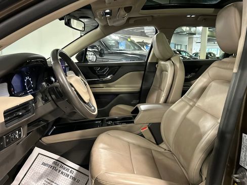 Used 2022 Lincoln Corsair AWD w/ Premium Package image 10
