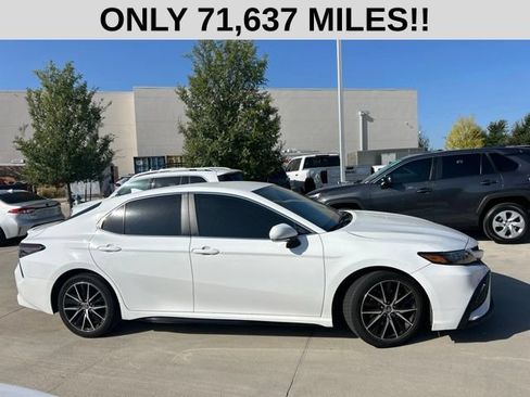 Used 2022 Toyota Camry SE w/ Convenience Package FWD image 2
