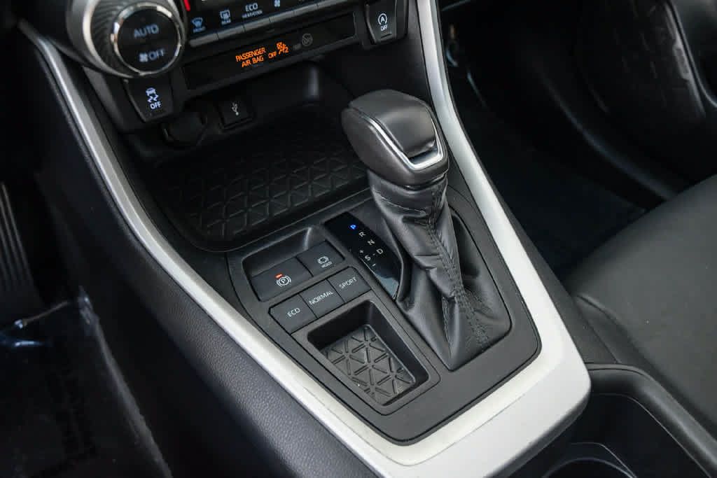 Used 2022 Toyota RAV4 XLE Premium FWD image 20