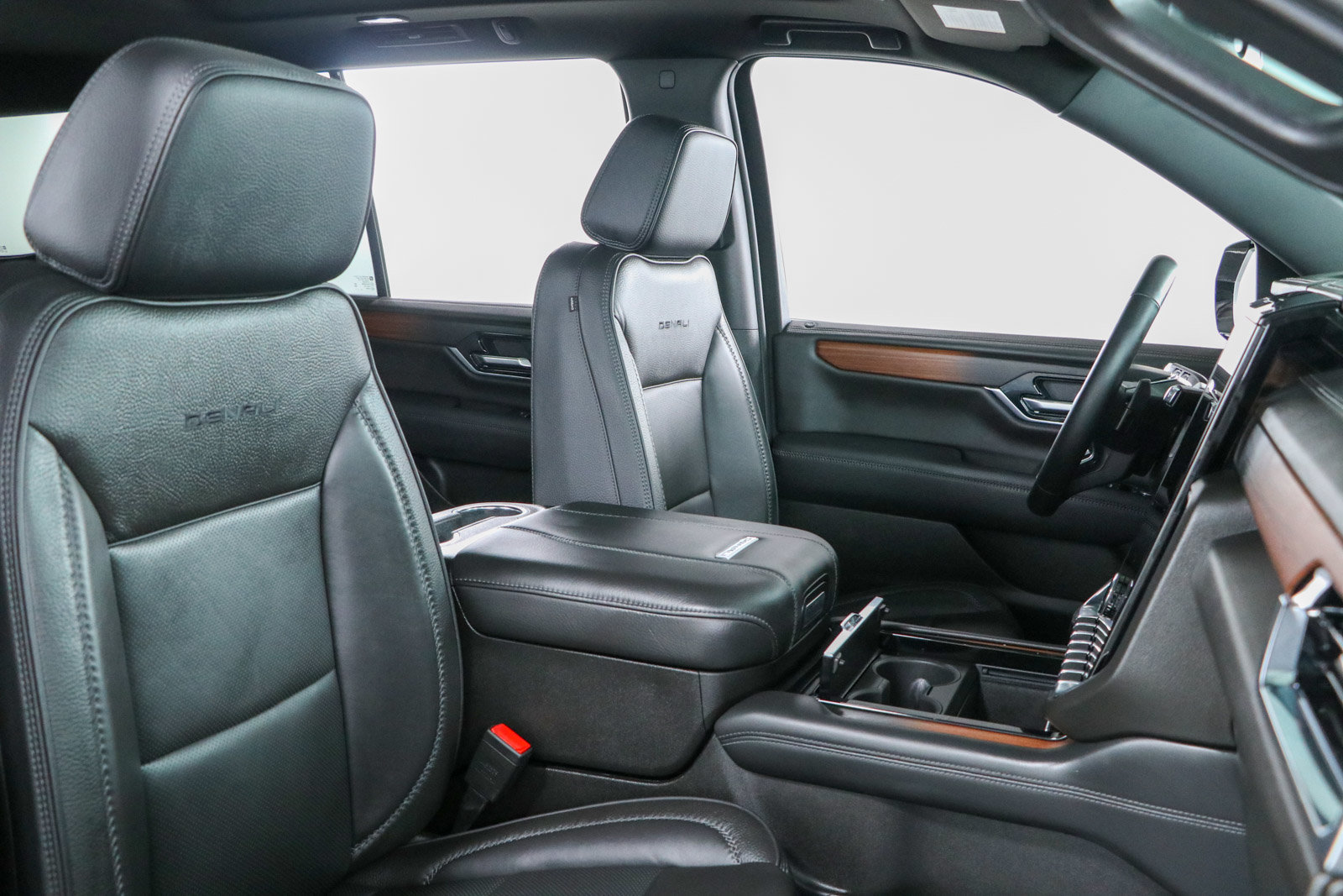 Used 2026 GMC Yukon Denali w/ Sun & Power Step Package AWD/4WD image 31