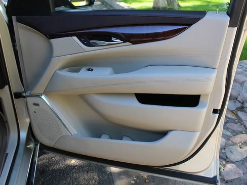 Used 2015 Cadillac Escalade ESV Premium image 26