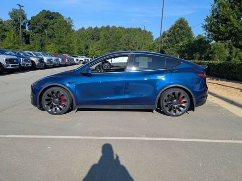 Used 2023 Tesla Model Y Long Range AWD/4WD image 7
