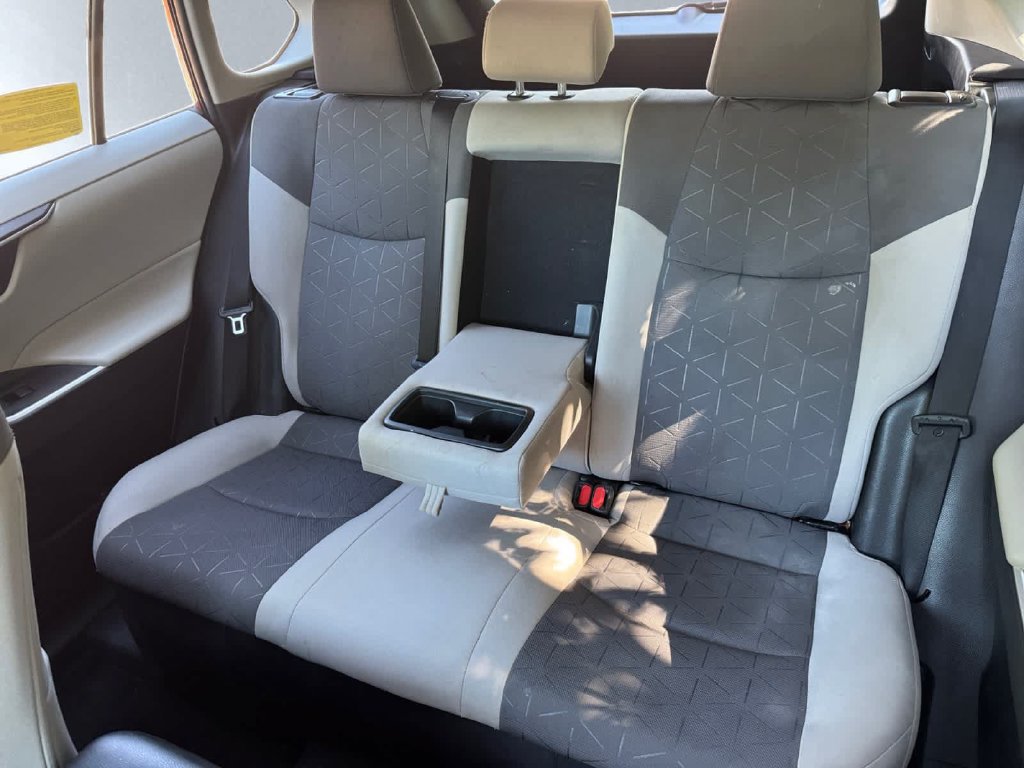 Used 2021 Toyota RAV4 XLE w/ Convenience Package AWD/4WD image 19