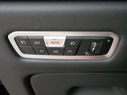 Used 2022 BMW X7 xDrive40i w/ M Sport Package image 26