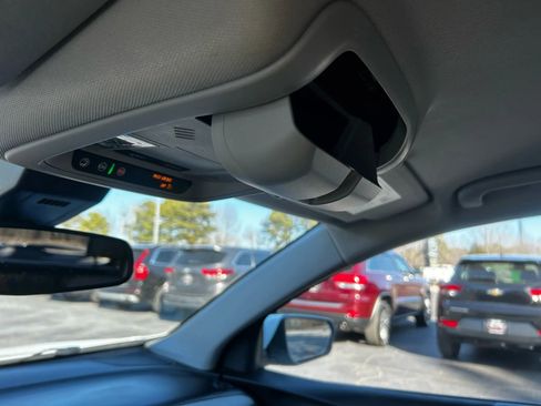 Used 2022 Chevrolet Equinox LT w/ Driver Convenience Package image 18