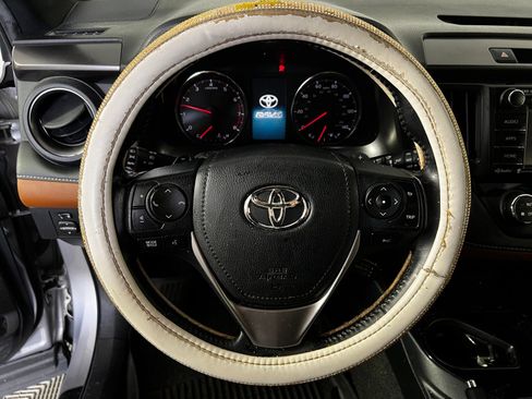 Used 2018 Toyota RAV4 SE w/ Power Extra Value Package FWD image 9