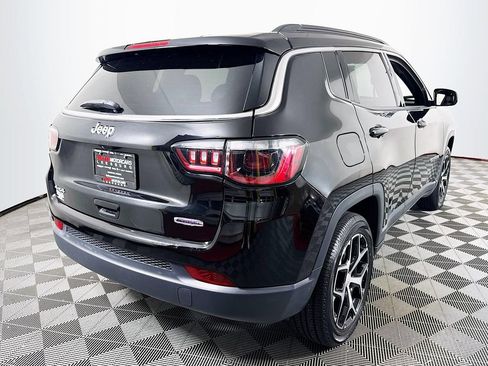 Used 2024 Jeep Compass Latitude AWD/4WD image 7