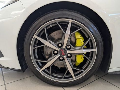 Used 2023 Chevrolet Corvette Stingray Premium Conv w/ Z51 Performance Package image 19