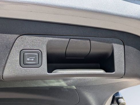 Used 2021 Buick Envision Essence FWD image 14