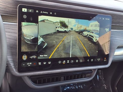 Used 2022 Rivian R1S Launch Edition image 6