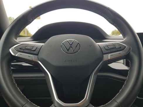 Used 2025 Volkswagen Atlas Cross Sport SE image 14