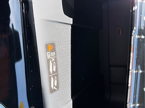 Used 2025 Chevrolet Traverse High Country FWD image 15