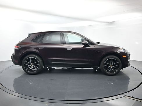 Certified 2025 Porsche Macan AWD/4WD image 16