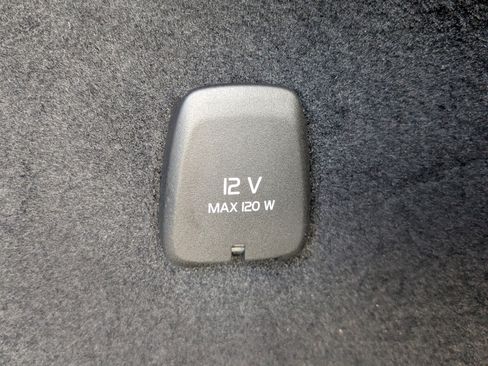 Used 2017 Volvo XC90 T6 Momentum w/ Vision Package image 16