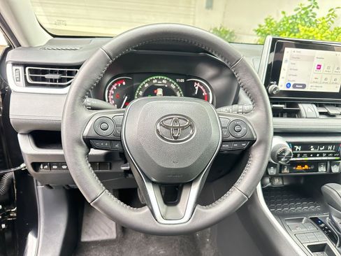 Used 2025 Toyota RAV4 XLE image 28