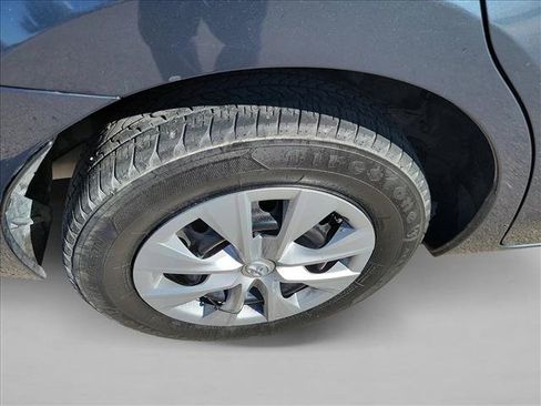 Used 2019 Toyota Corolla L image 11