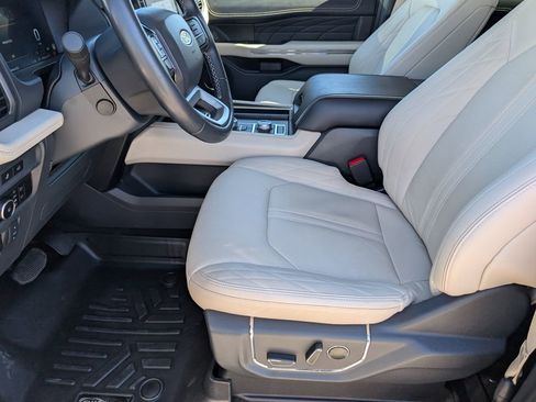 Used 2024 Ford Expedition Platinum image 10