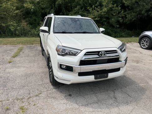 Used 2021 Toyota 4Runner Limited AWD/4WD image 2
