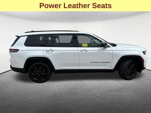 Used 2023 Jeep Grand Cherokee L Limited w/ Black Appearance Package AWD/4WD image 11