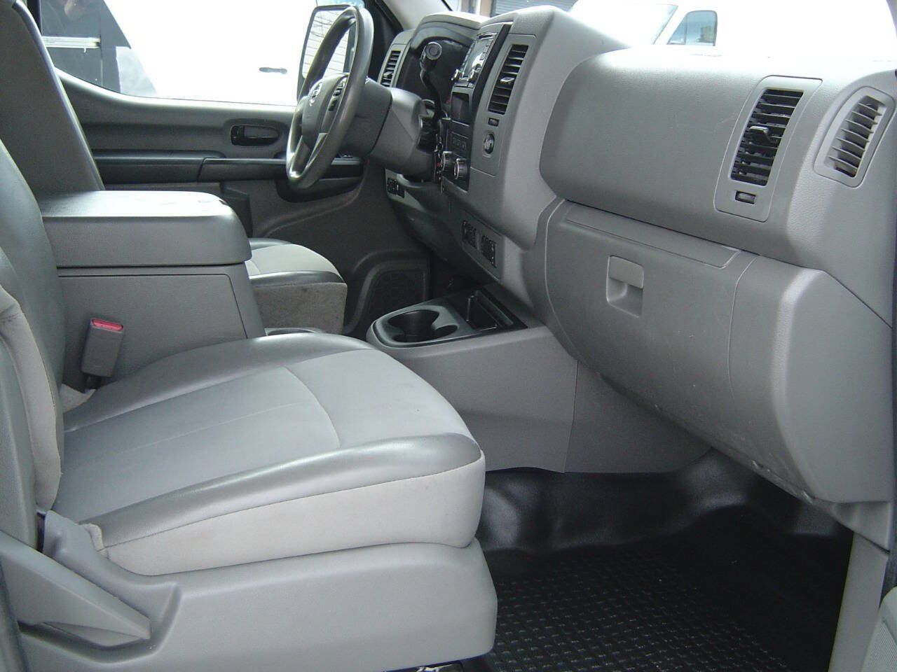 Used 2018 Nissan NV 2500 SV RWD image 8