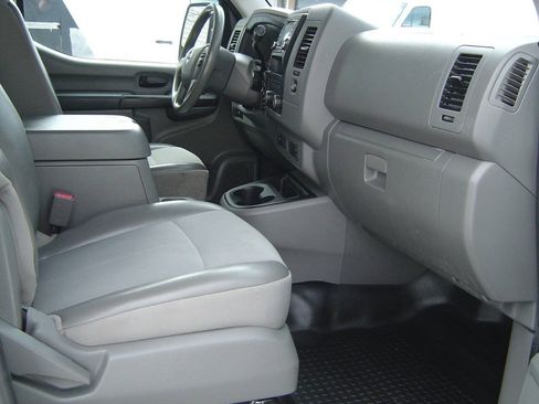 Used 2018 Nissan NV 2500 SV RWD image 8
