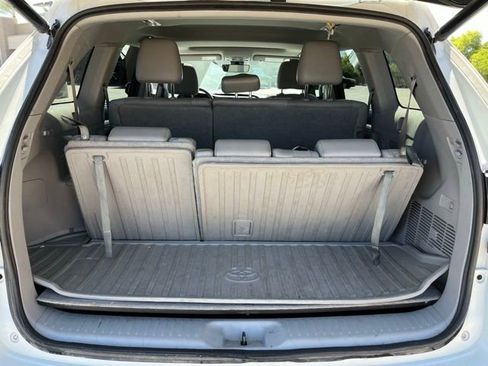 Used 2019 Toyota Highlander XLE FWD image 27