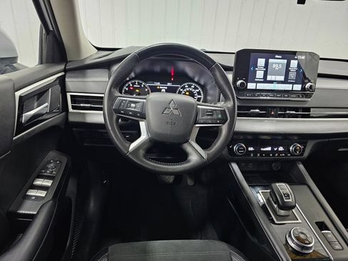 Used 2024 Mitsubishi Outlander SE AWD/4WD image 15