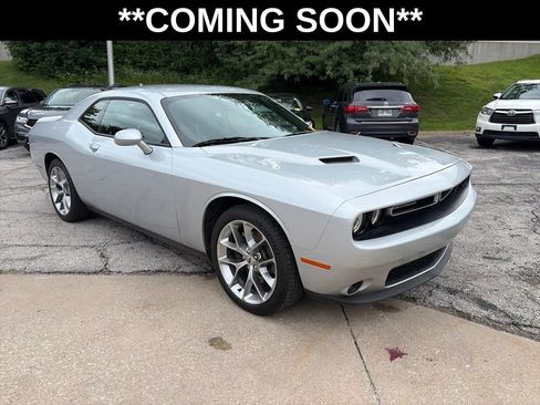 Used 2020 Dodge Challenger SXT w/ Plus Package RWD image 3