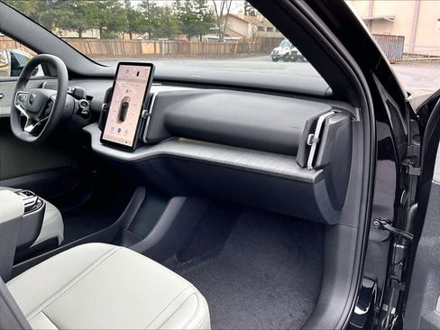 New 2026 Volvo EX30 Plus w/ Climate Package image 27