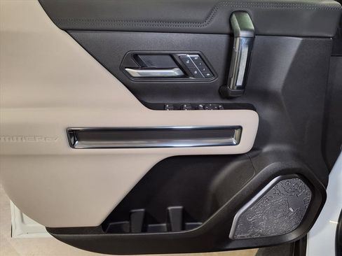 Used 2026 GMC Hummer EV SUV image 18