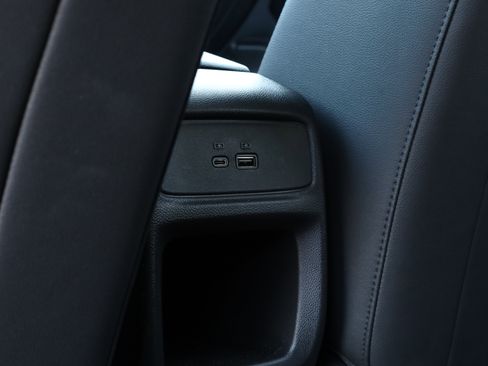 Used 2025 Chevrolet Trax LT w/ LT Convenience Package image 16