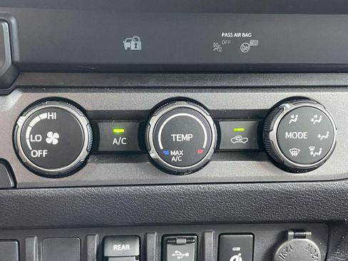 Used 2019 Toyota Tacoma TRD Sport AWD/4WD image 27