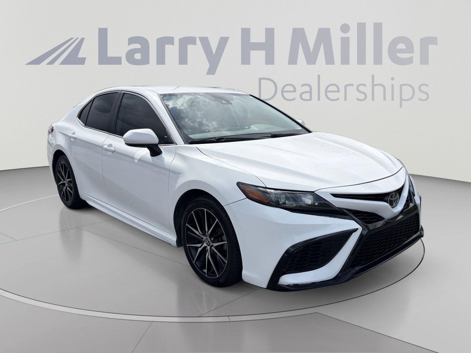 Used 2022 Toyota Camry SE FWD image 7