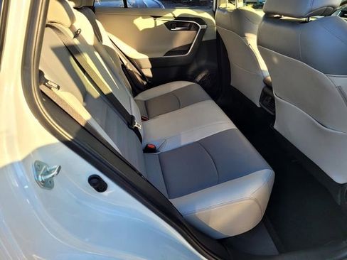 Used 2019 Toyota RAV4 Limited image 19