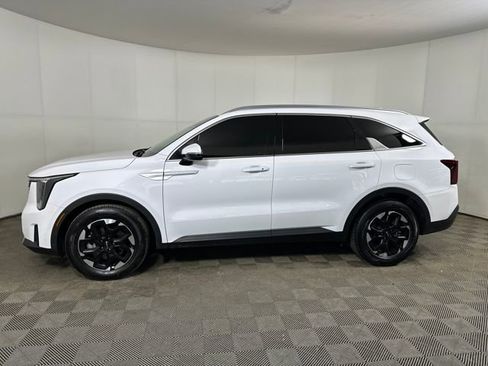 Used 2024 Kia Sorento S w/ Panoramic Sunroof Package image 6