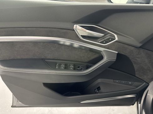 Used 2019 Audi e-tron Prestige w/ Prestige Package AWD/4WD image 26