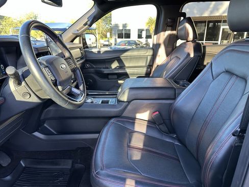 Used 2022 Ford Expedition Limited image 12