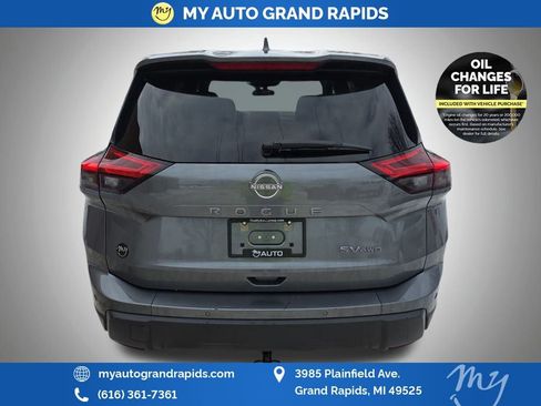 Used 2024 Nissan Rogue SV image 6