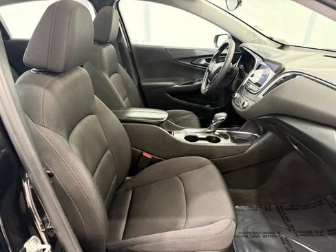 Used 2021 Chevrolet Malibu LT image 19