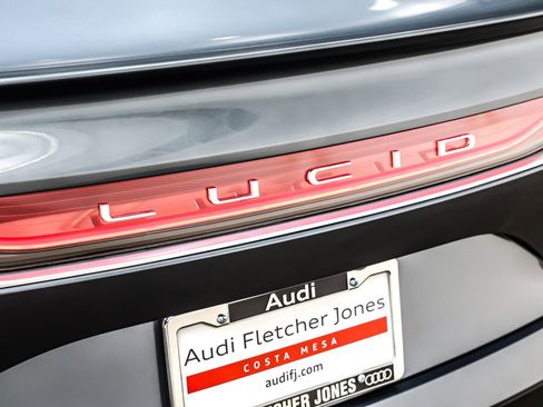 Used 2024 Lucid Air Touring image 9