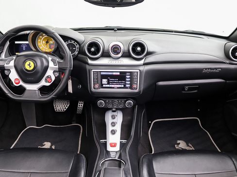 Used 2017 Ferrari California T RWD image 23