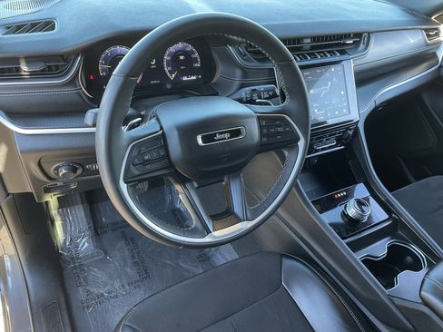 Certified 2024 Jeep Grand Cherokee L Laredo image 17