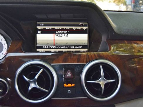 Used 2015 Mercedes-Benz GLK 350 4MATIC image 34