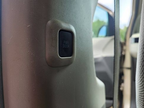 Used 2013 Toyota Sienna LE w/ Towing Pkg FWD image 19