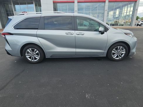 Certified 2023 Toyota Sienna Limited FWD image 2